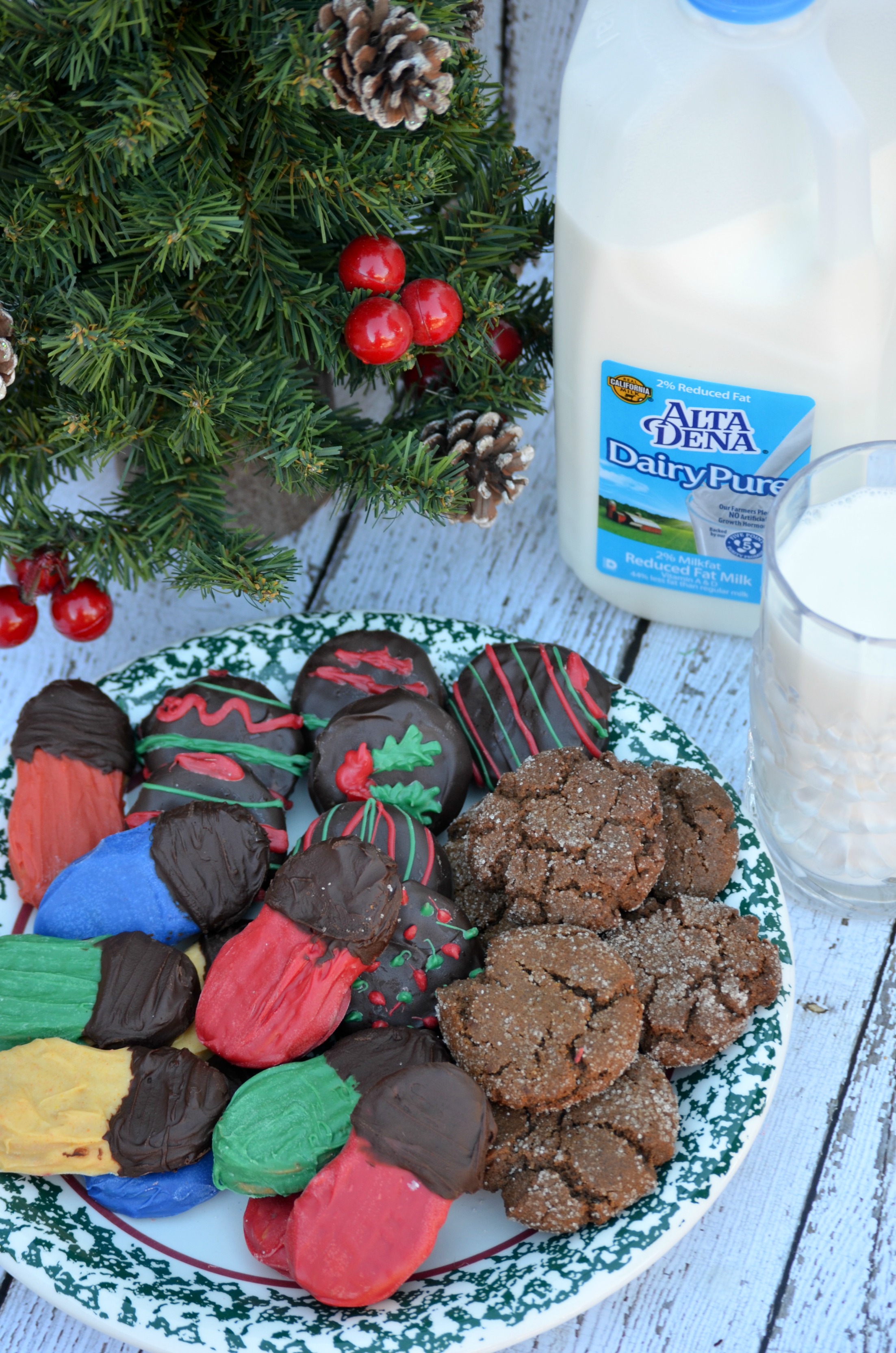 5 Simple Holiday Cookie Recipes | Perfect to enjoy with a tall glass of #dairypure milk. #pureandsimple AD