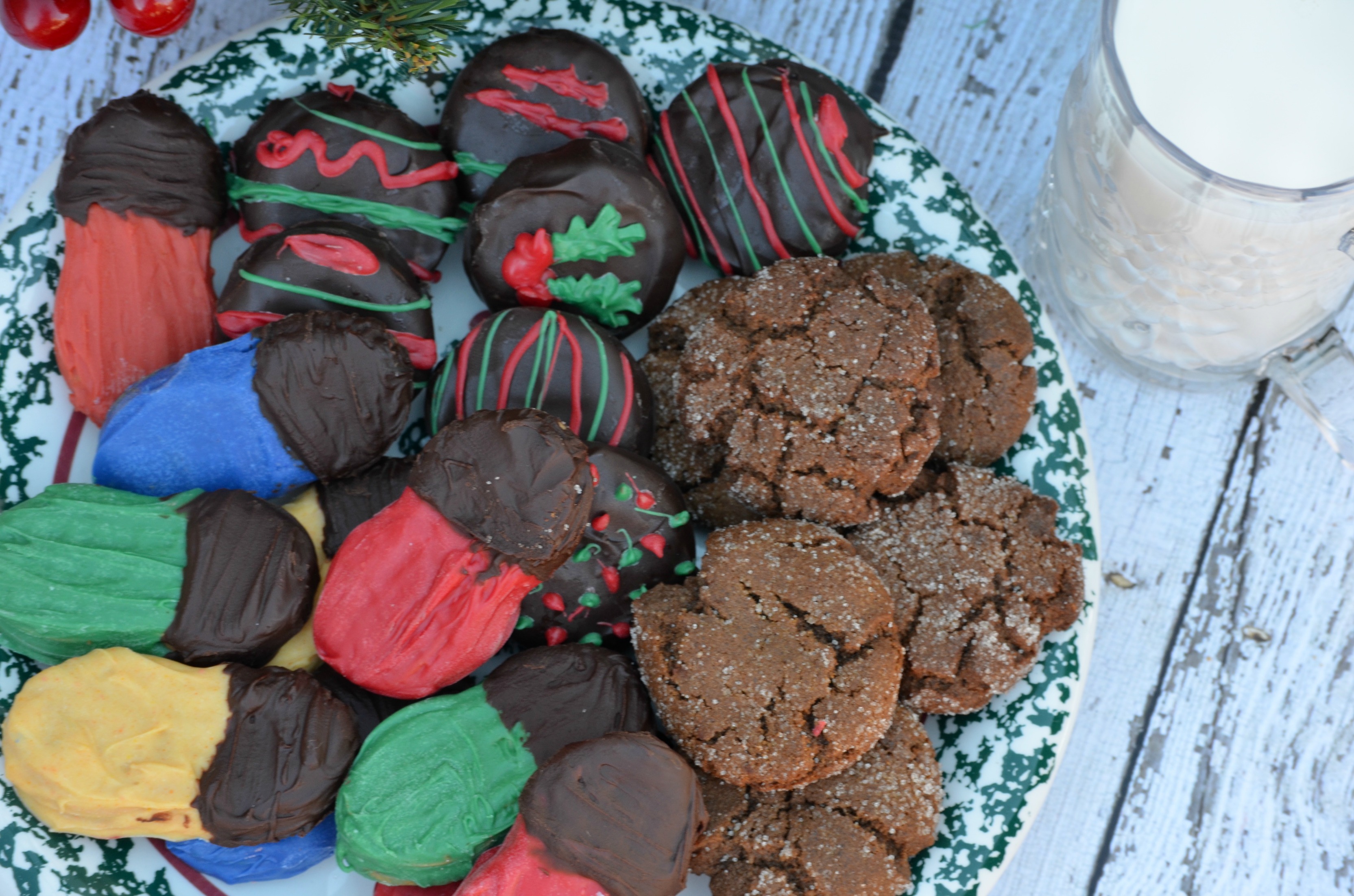 5 Simple Holiday Cookie Recipes | Perfect to enjoy with a tall glass of #dairypure milk. #pureandsimple AD