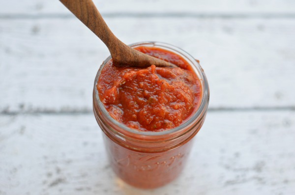 Homemade Pizza Sauce- small batch recipe requires no cooking. #recipe