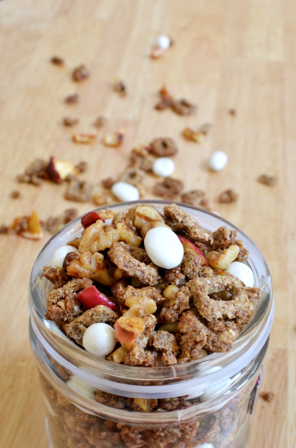 Apple Pie Trail Mix- Take snacktime up a notch. #ReimagineCereal AD
