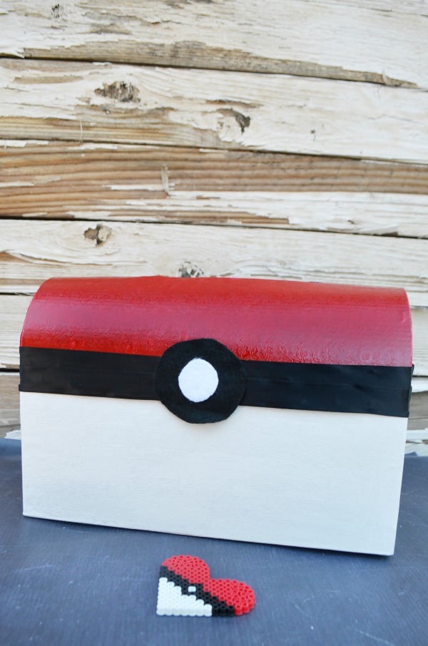 You can catch 'em all with this Pokemon Valentine Box. An easy pokeball shaped box for all your notes.