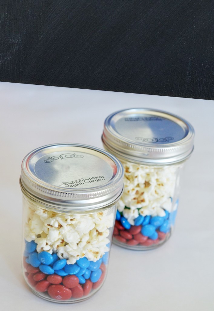 Movie Night Snacks in a Jar- #movienight, #snacks, Superheroes, M&M’s, Captain America, M&M recipes