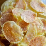 6 minutes to crisp microwave potato chips. No special tools required. #recipe