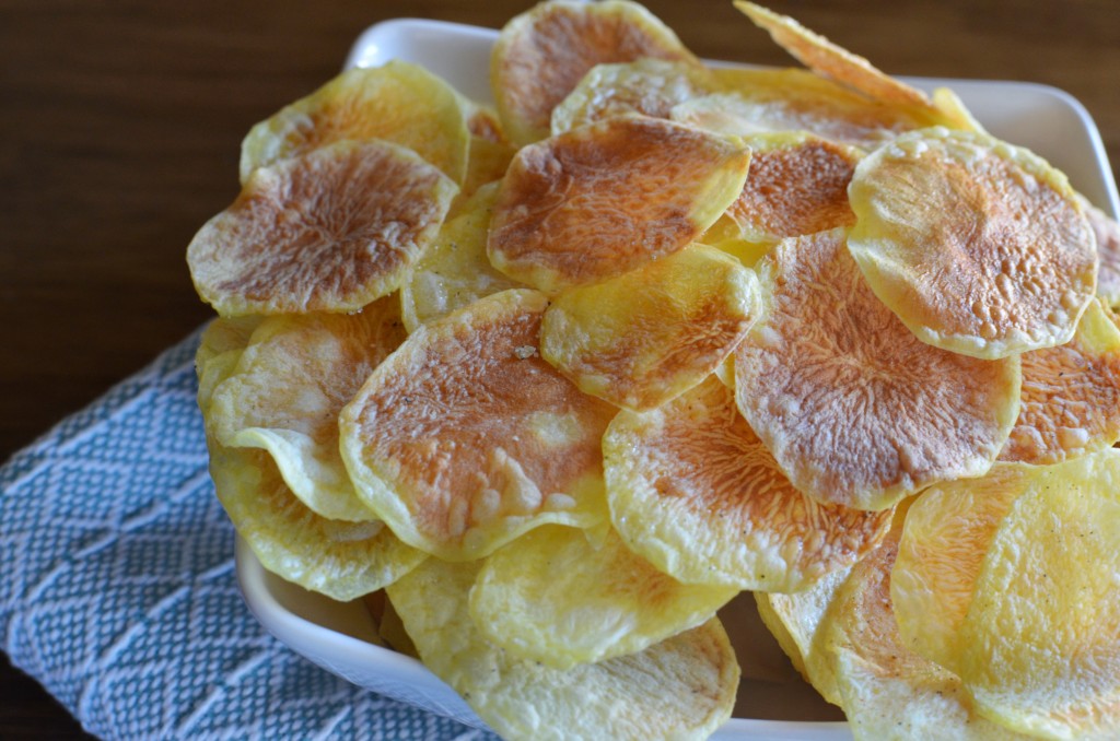 6 minutes to crisp microwave potato chips. No special tools required. #recipe