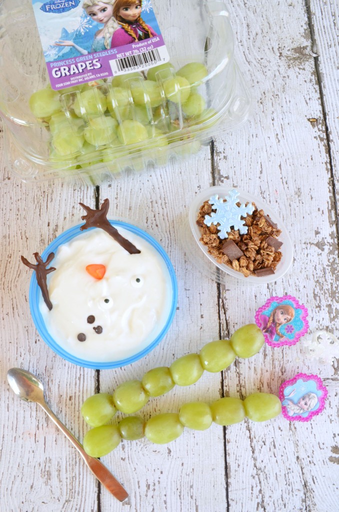 Disney FROZEN School Lunch | melted Olaf greek yogurt., frozen fractal grapes, and reindeer munch granola #DisneyFROZENGoesFresh [ad]