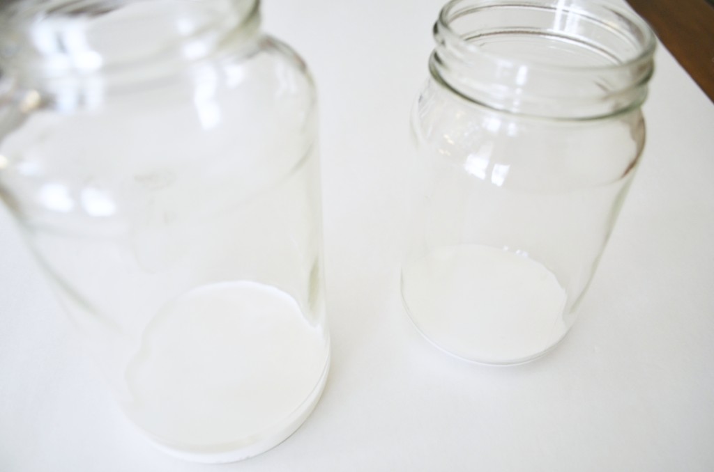 Halloween Mason Jar Lanterns + Learn how to tint mason jars with supplies you have on hand. #Hallowen #craft