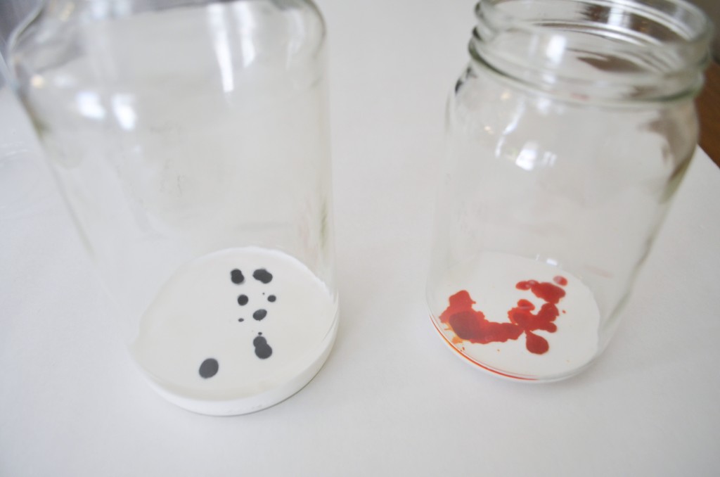 Halloween Mason Jar Lanterns + Learn how to tint mason jars with supplies you have on hand. #Hallowen #craft