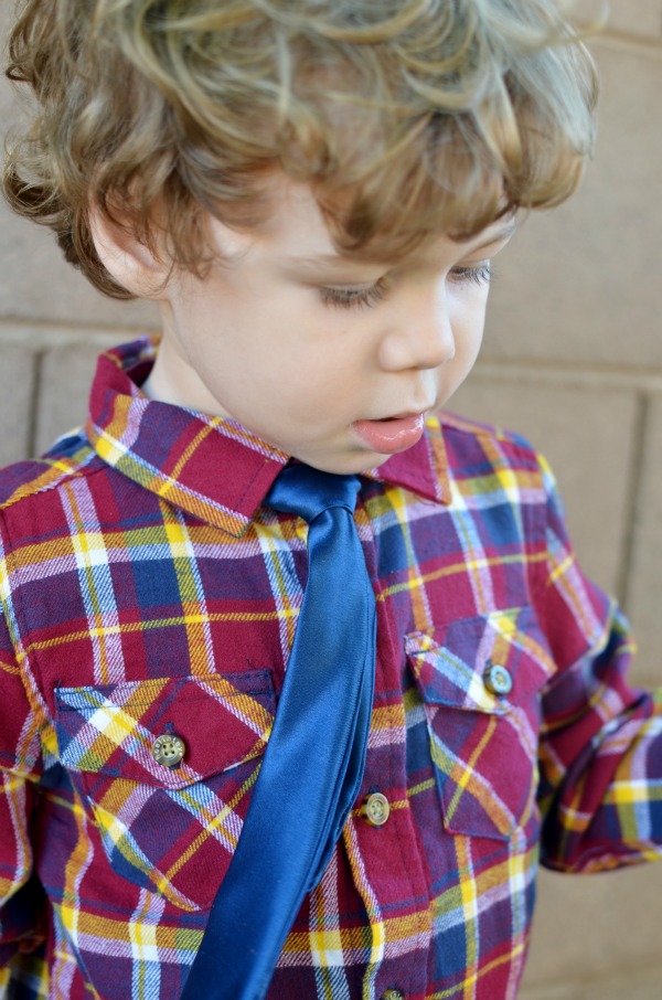 DIY Easy Boys No-Sew Tie with tying diagram. ad #WalmartBaby