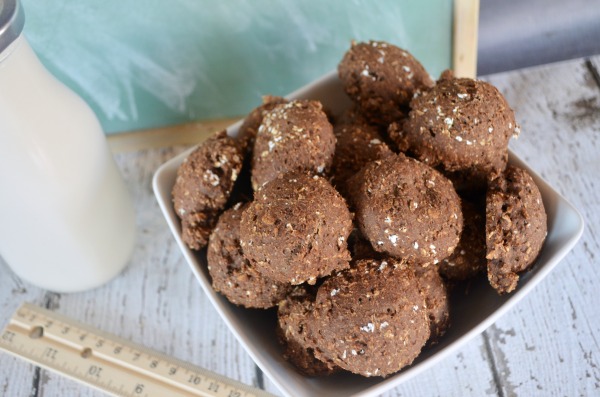 Chocolate Breakfast Cookies #recipe with @BobsRedMill Oats. #BRMOats #ad