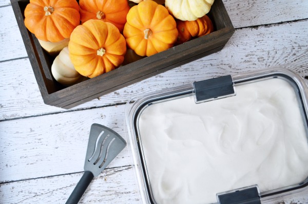 Pumpkin Pie Lasagna | Delicious no-bake layered dessert.