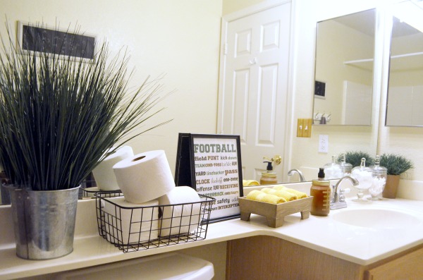 Make a touchdown with this DIY frosted mason jar soap dispenser, it looks just like a football. Plus a game day worthy guest bathroom refresh.