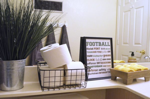 Make a touchdown with this DIY frosted mason jar soap dispenser, it looks just like a football. Plus a game day worthy guest bathroom refresh.