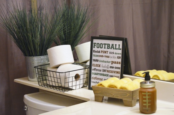 Make a touchdown with this DIY frosted mason jar soap dispenser, it looks just like a football. Plus a game day worthy guest bathroom refresh.