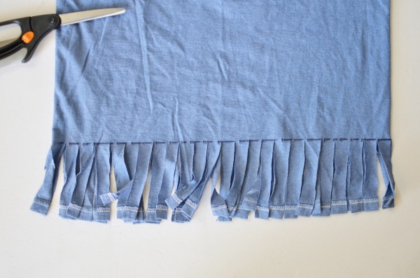 No-Sew T-Shirt Bag - Easy DIY upcycle.