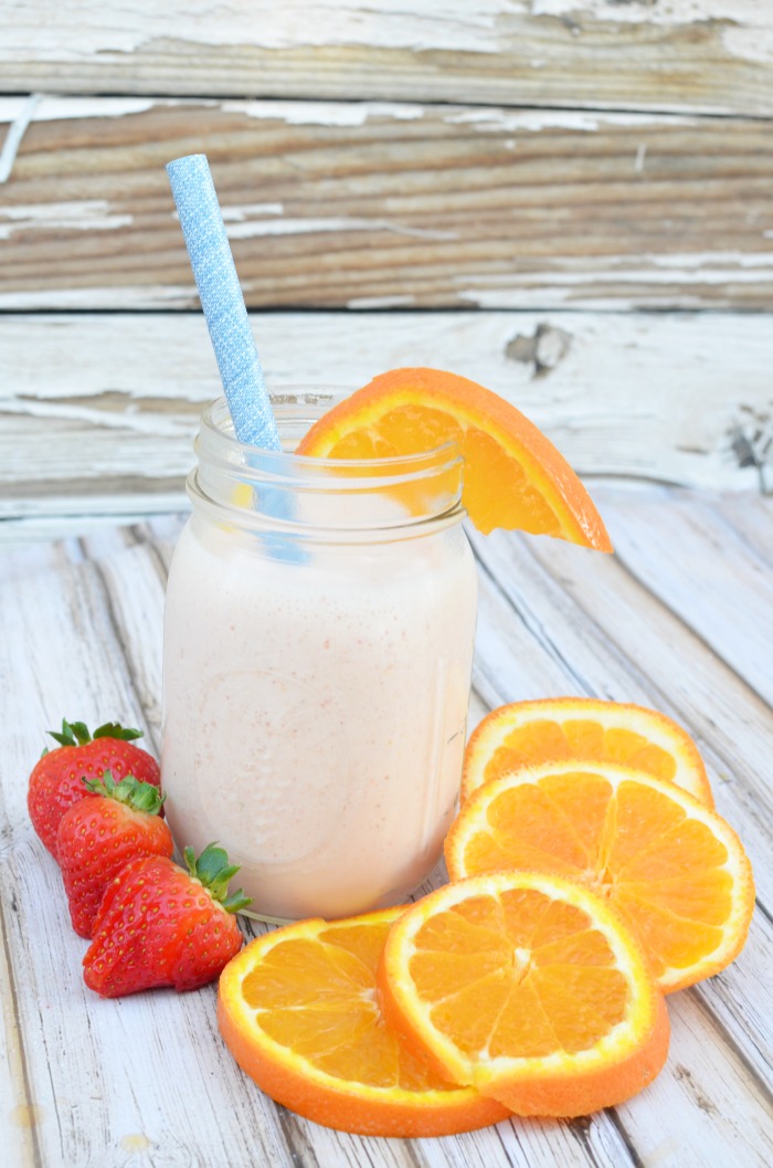Start the day of right with an Orange Creamsicle Protein Smoothie #ad