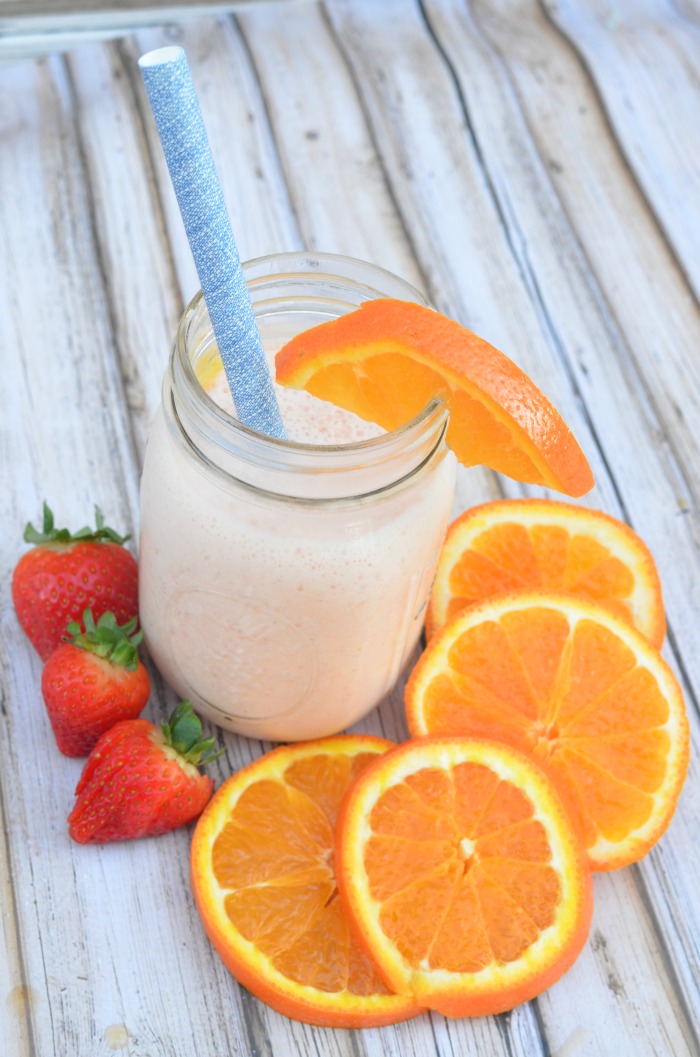 Start the day of right with an Orange Creamsicle Protein Smoothie #ad