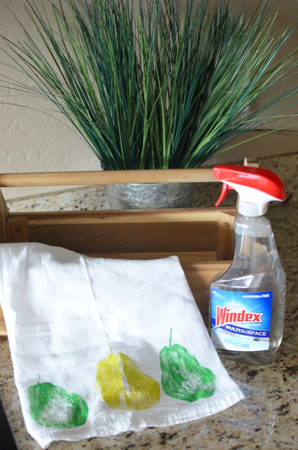 The easiest handpainted flour sack towels for the kitchen. So cute and fun! Plus see how I'm ditching the dirty for a clean and #StreakFreeShine #ad