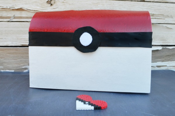 You can catch 'em all with this Pokemon Valentine Box. An easy pokeball shaped box for all your notes.