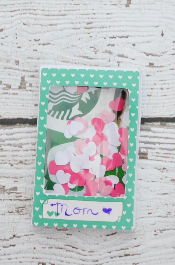 Easy printable gift card box perfect for Valentine's Day AND a crafty giveaway from Polaroid. #ad