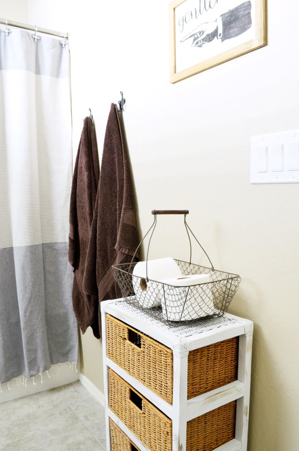 Rustic Farmhouse Bathroom Makeover